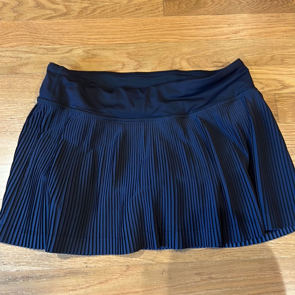 Lululemon pleat to street mid rise skirt